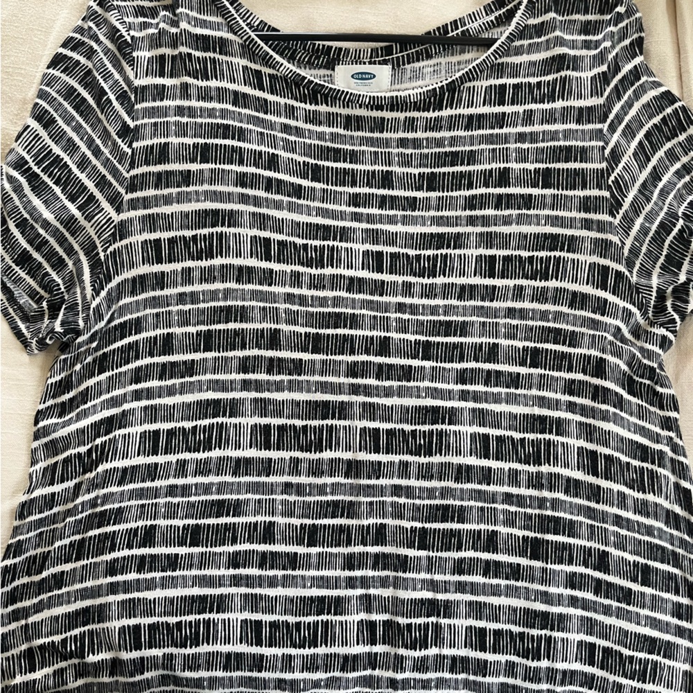 Old Navy tshirt